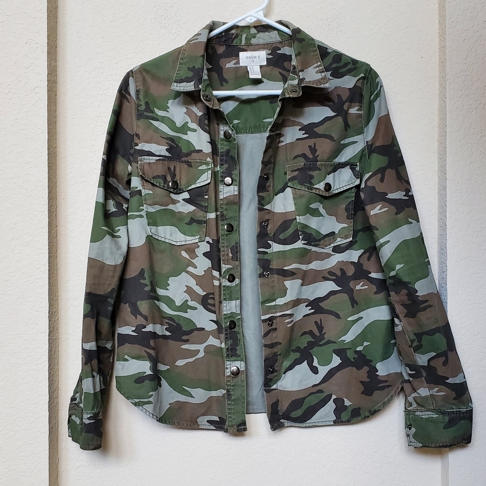 Forever 21 Camouflage Snap Shacket.  Size Medium